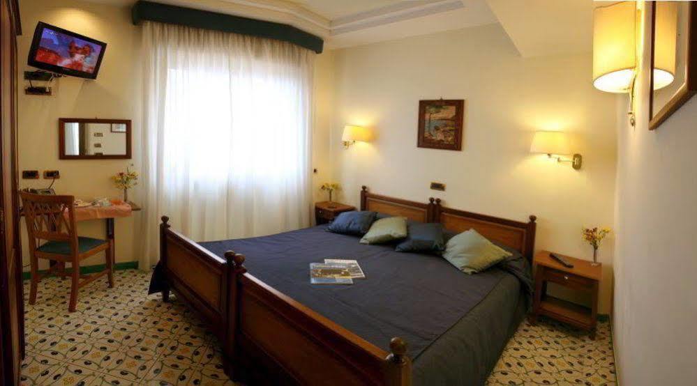 Hotel Del Mare Сорренто Экстерьер фото